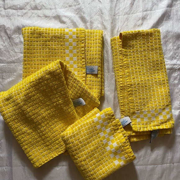 Fecido classic kitchen towels with hanging loops. Dark yellow checks. - Picture 1 of 5